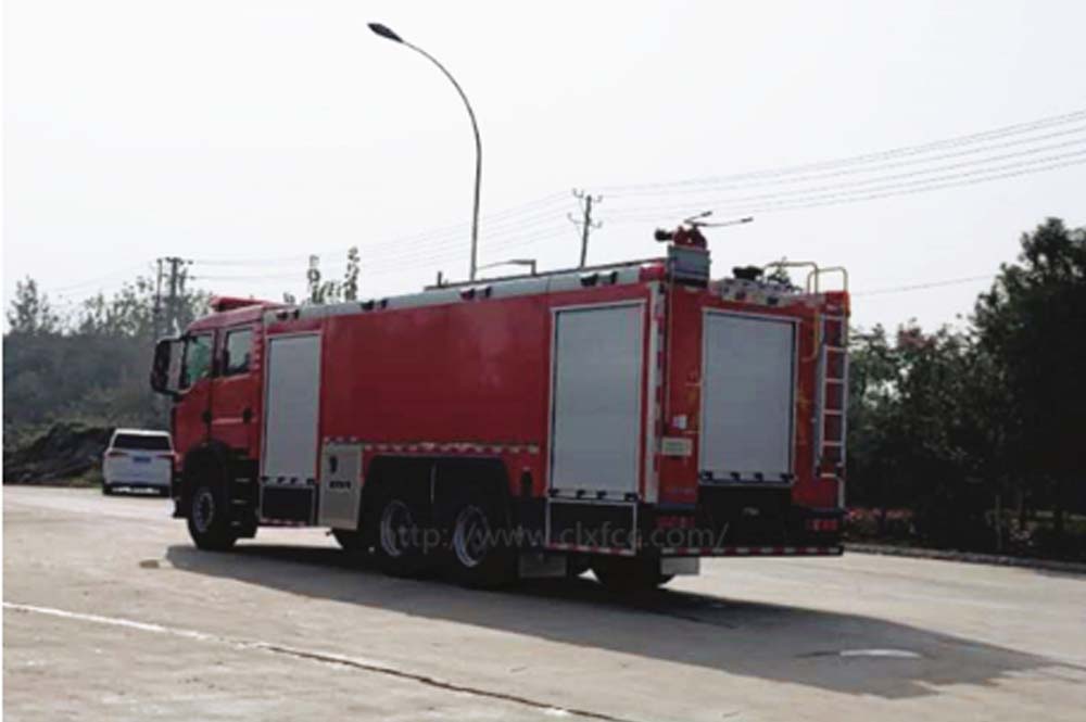 重汽豪沃15噸泡沫消防車圖片4